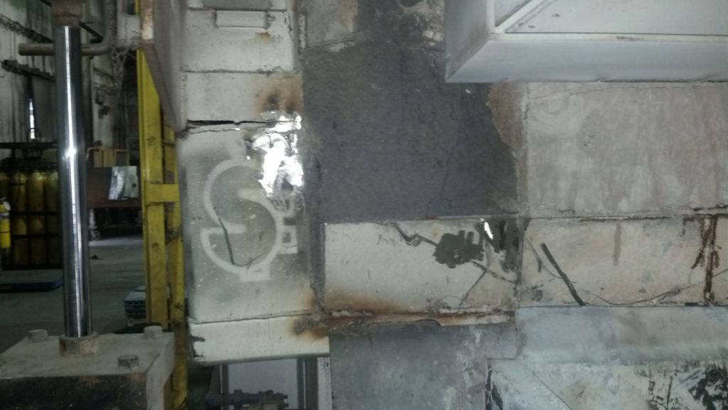 Aluminum-furnace-damage caused by corundum